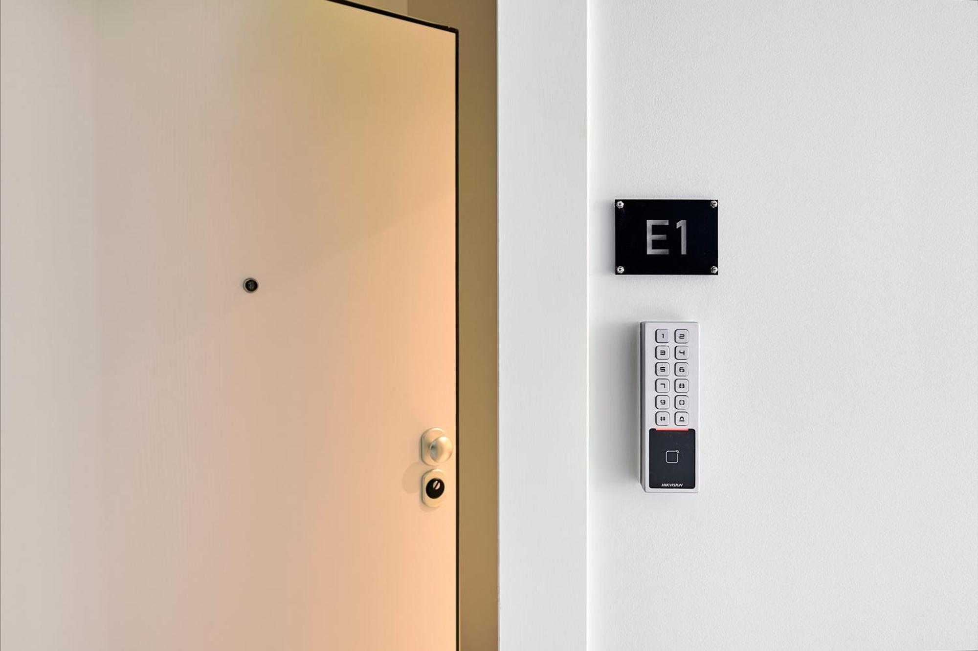 City-Center Apartment In Vibrant Monastiraki, Atenas Exterior foto