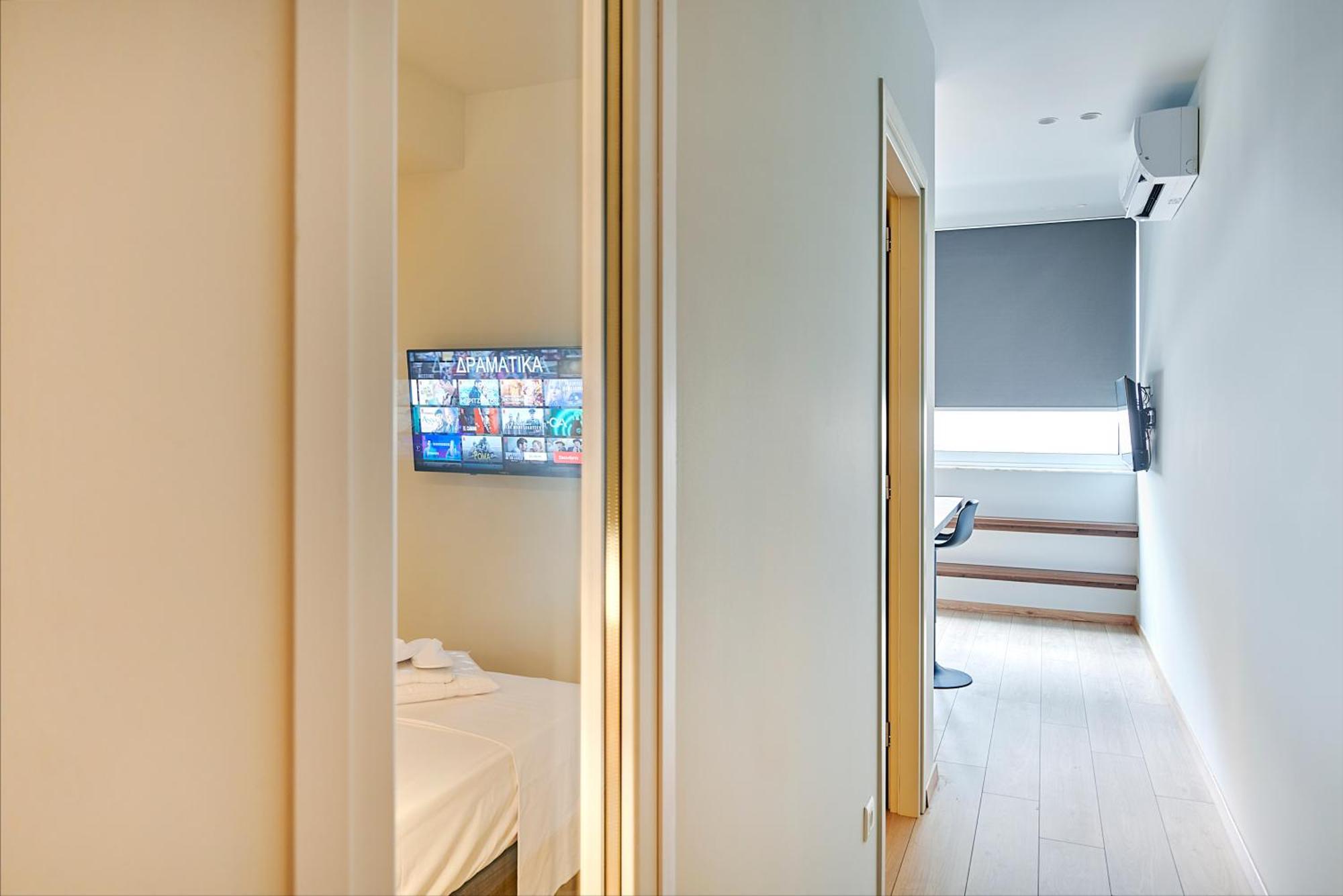 City-Center Apartment In Vibrant Monastiraki, Atenas Exterior foto